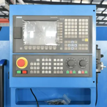 MetalTec CK 50x1500 токарный станок c ЧПУ с прямой станиной