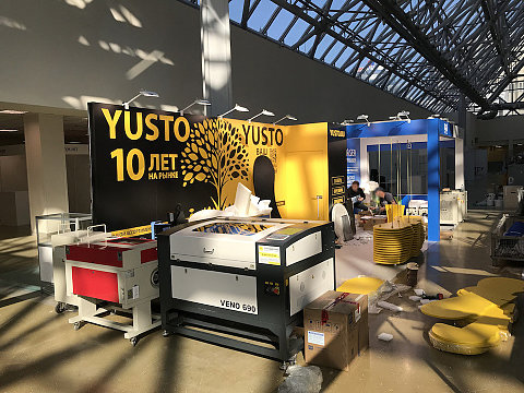 Застройка выставки Реклама YUSTO
