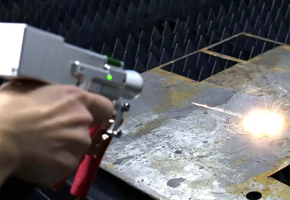 Процесс лазерной чистки металла