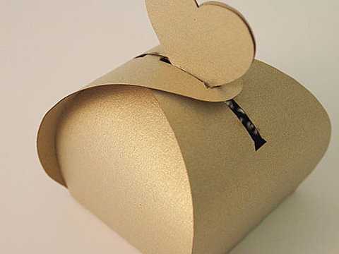 Подарочная коробка из бумаги