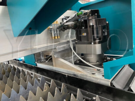 Лазерный станок для резки металла Veno Lex 3015F 1000 Raycus BT240S