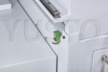 Фрезерный станок ЧПУ ADVERCUT K6100A 2.2 кВт