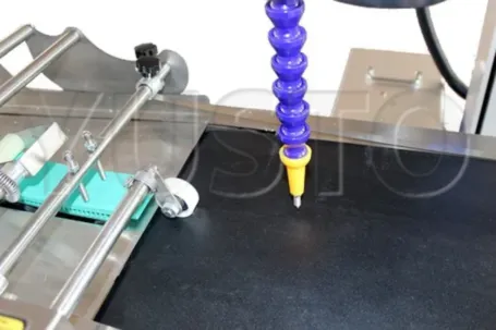 Лазерный маркер по металлу Kamach Fiber T450 с конвейерным столом