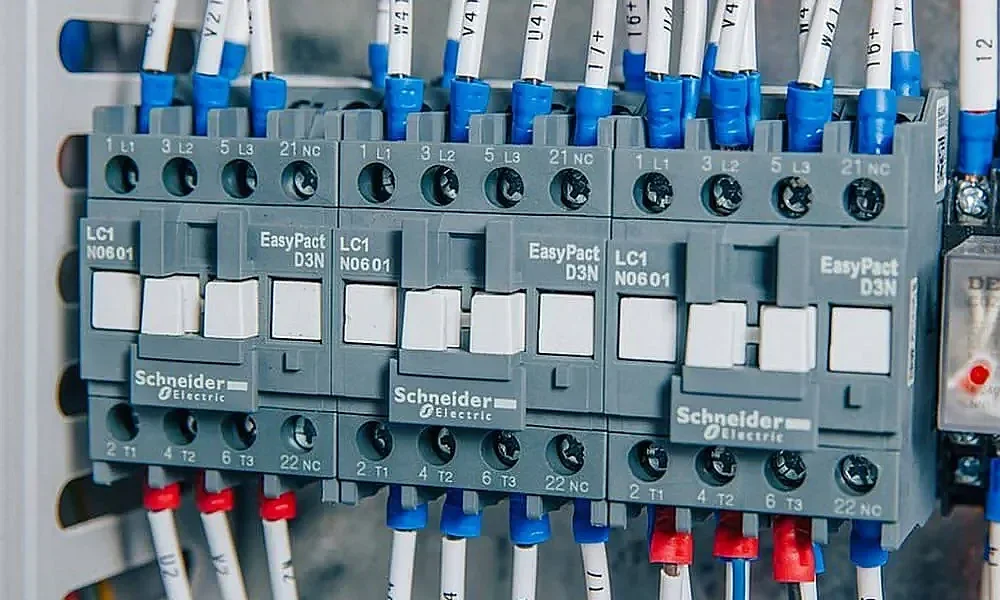 Электрические компоненты Schneider